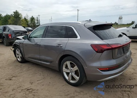 2019 Audi E-Tron Premium Plus z USA, uszkodzony, nr VIN WA1LAAGE8KB024677